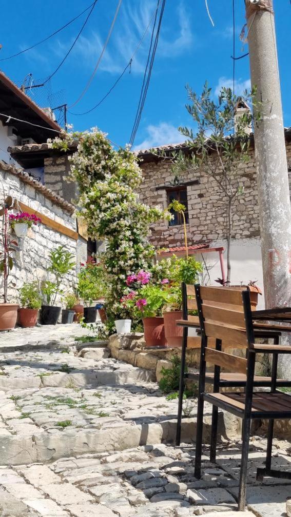 Old Town Hava Baci Hotell Berat Exteriör bild